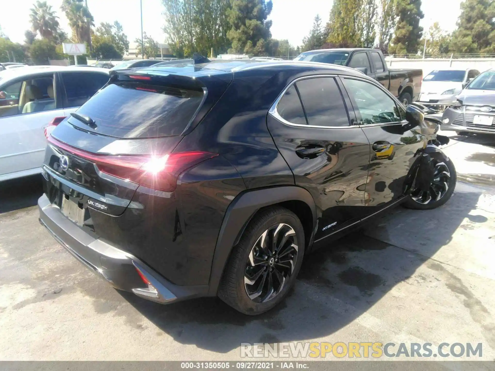 4 Фотография поврежденного автомобиля JTHE9JBH4L2035541 LEXUS UX 2020