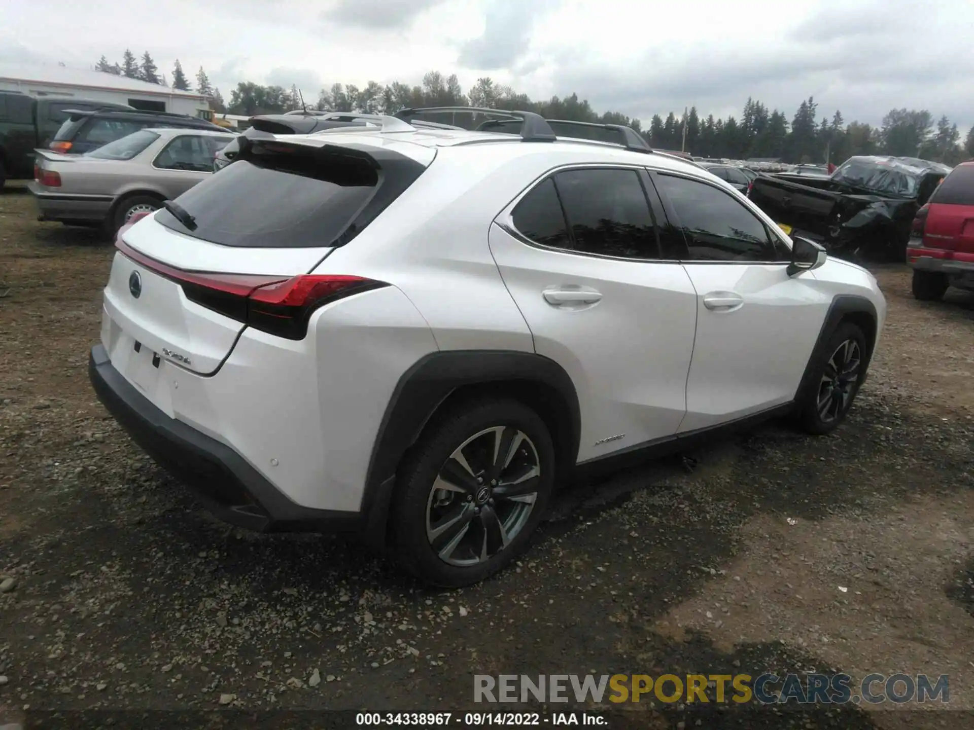 4 Фотография поврежденного автомобиля JTHL9JBH9L2036210 LEXUS UX 2020