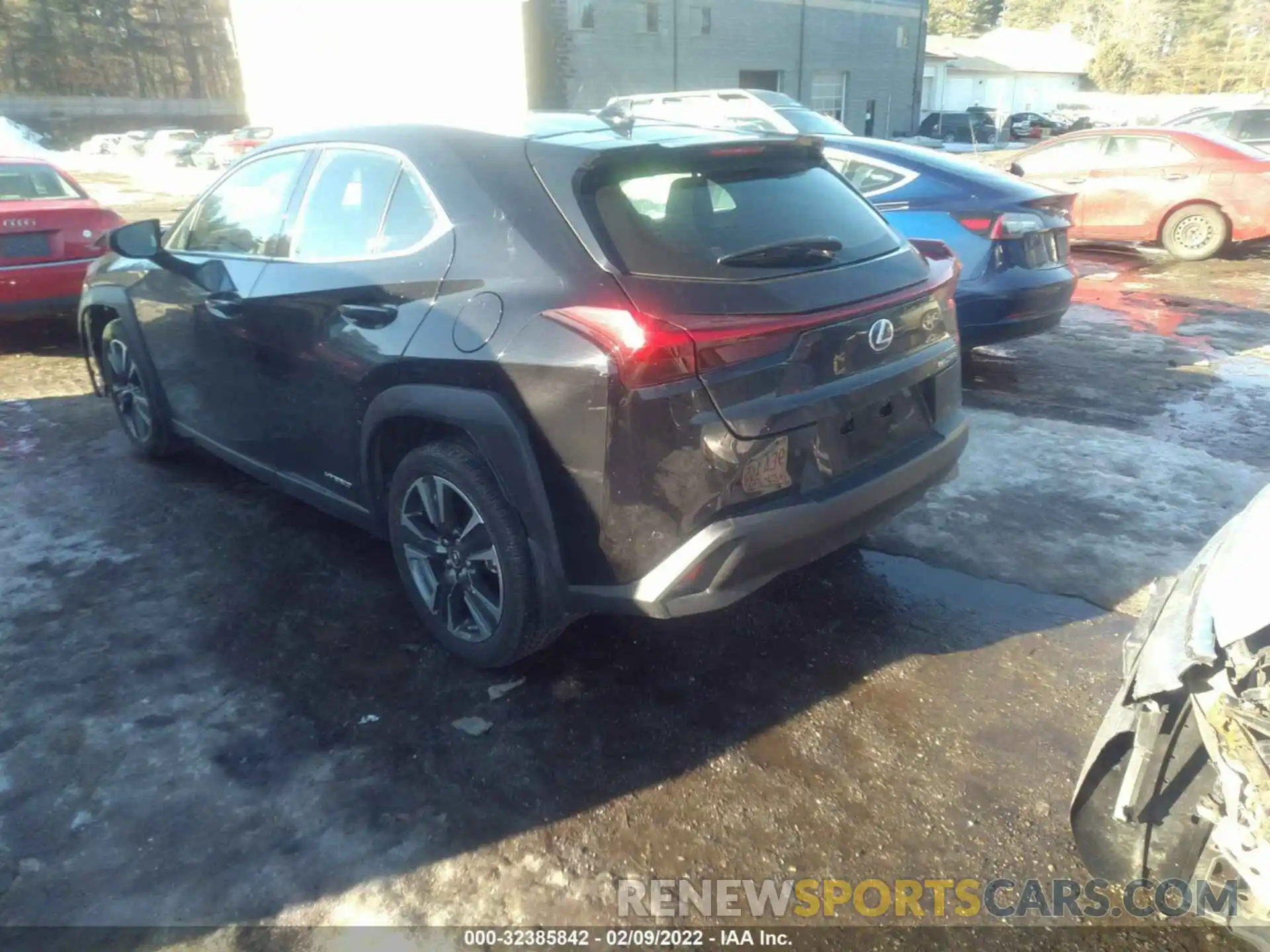 3 Фотография поврежденного автомобиля JTHP9JBH3L2035264 LEXUS UX 2020