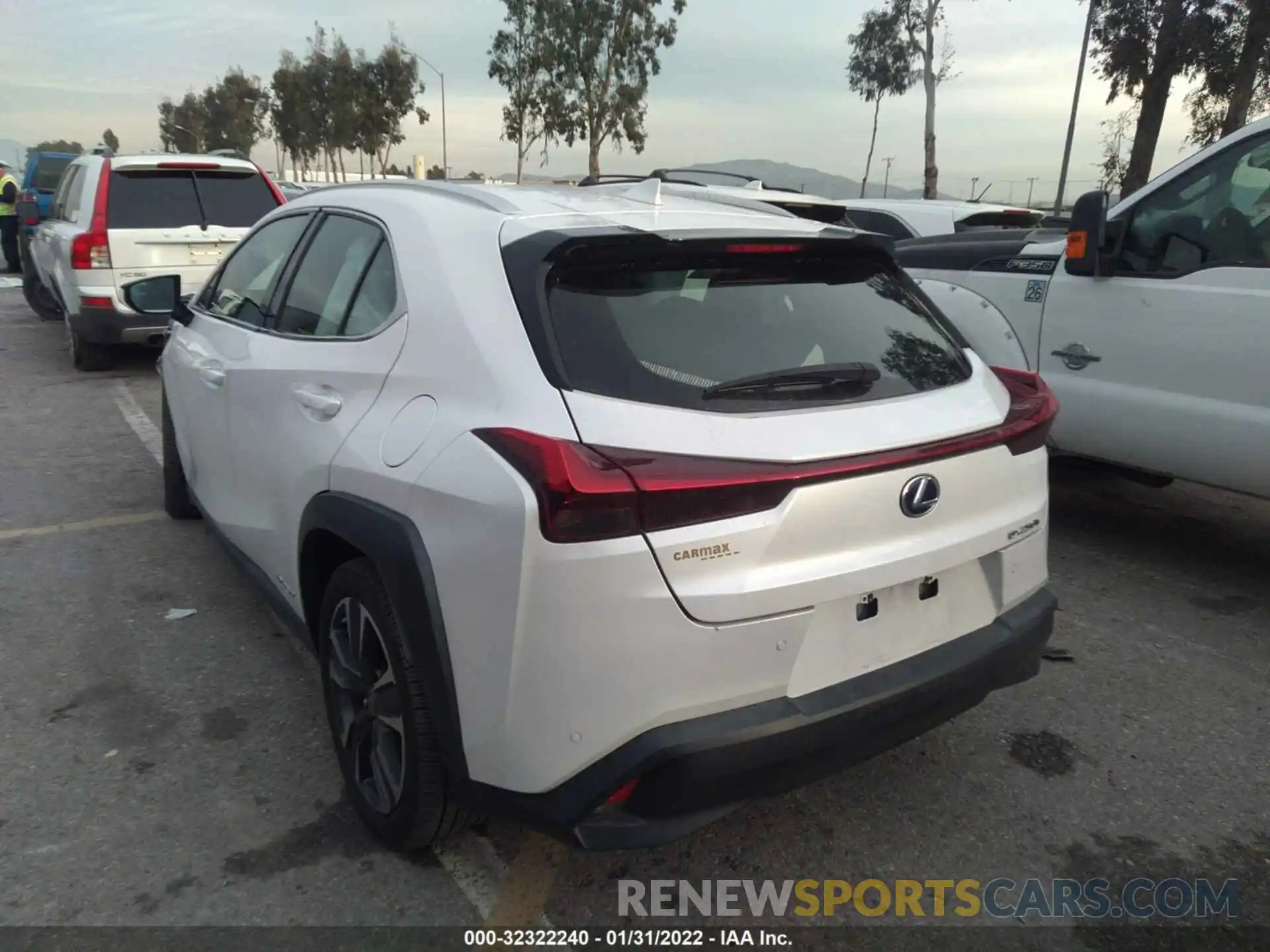 3 Фотография поврежденного автомобиля JTHP9JBH8L2021182 LEXUS UX 2020