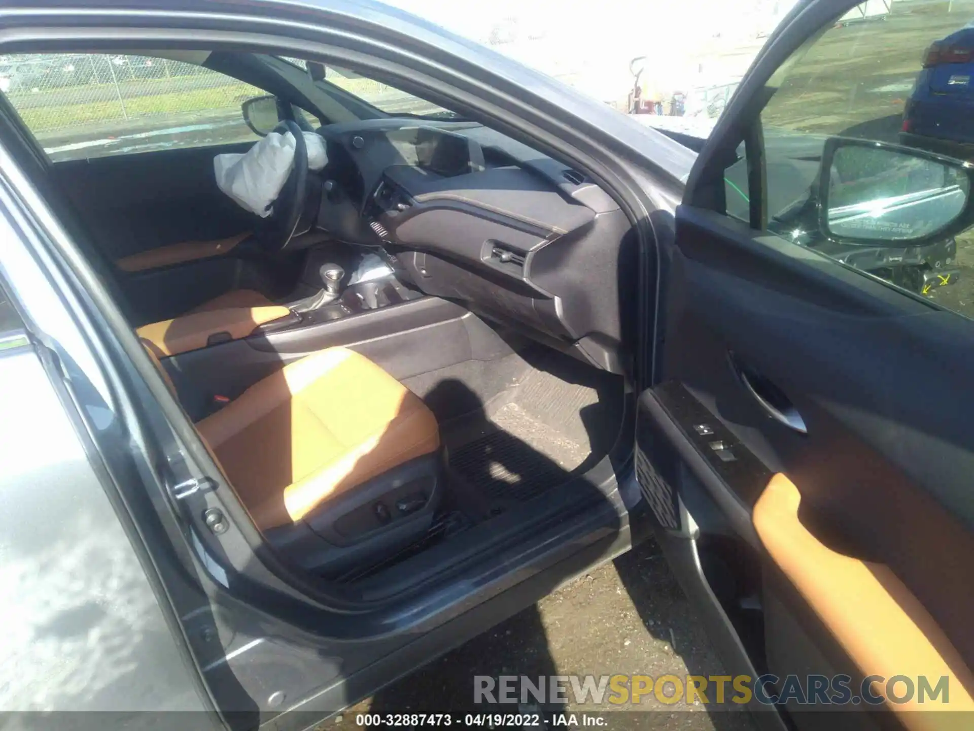 5 Photograph of a damaged car JTHP9JBH8L2033168 LEXUS UX 2020