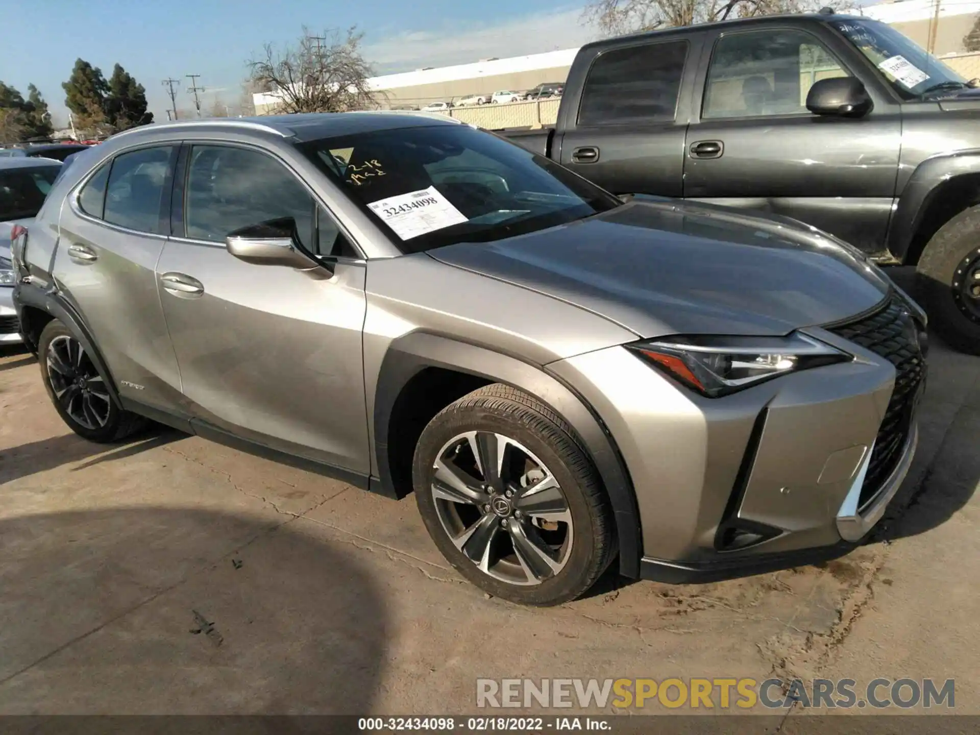 1 Фотография поврежденного автомобиля JTHP9JBH9L2020509 LEXUS UX 2020