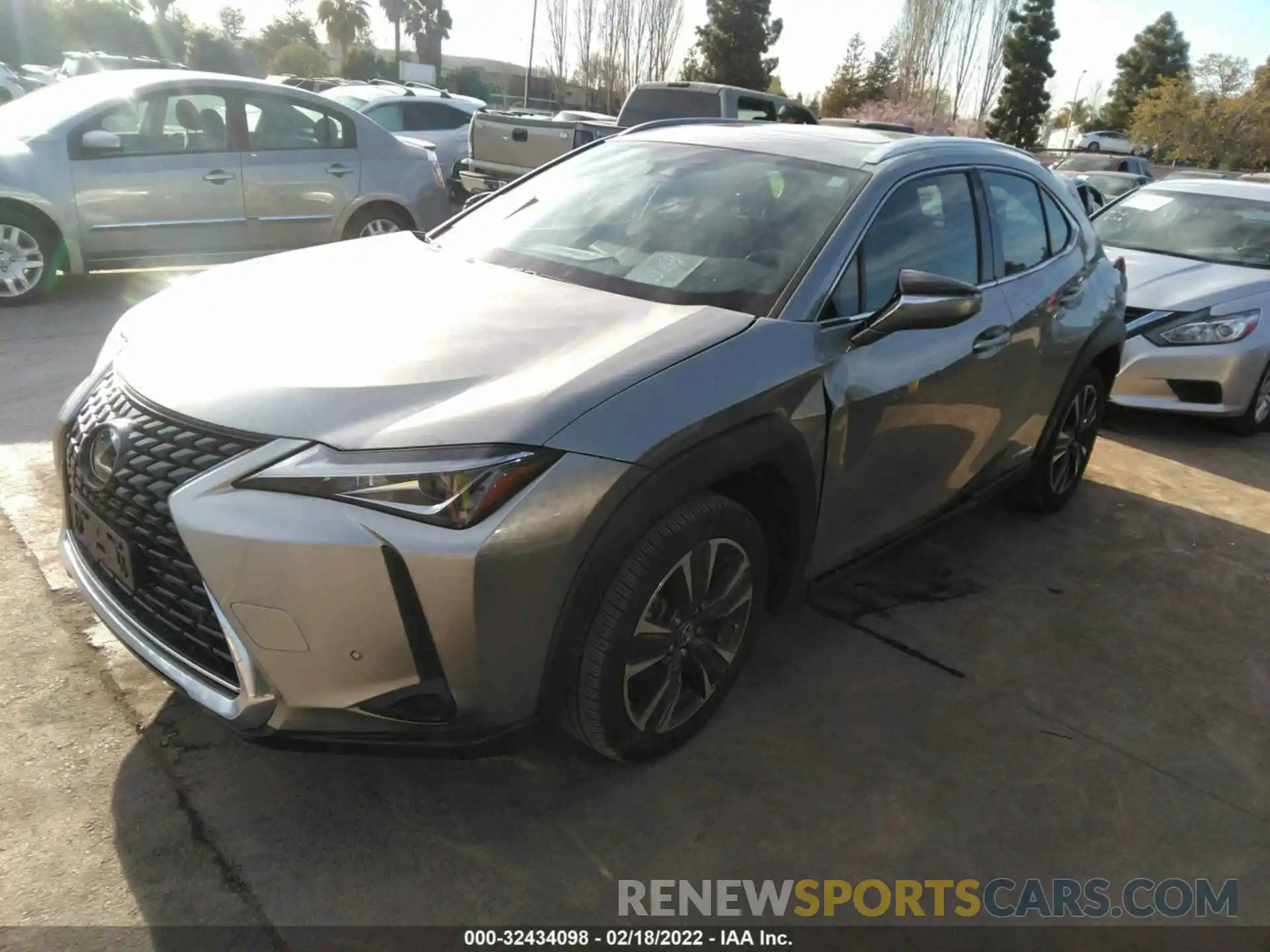 2 Фотография поврежденного автомобиля JTHP9JBH9L2020509 LEXUS UX 2020