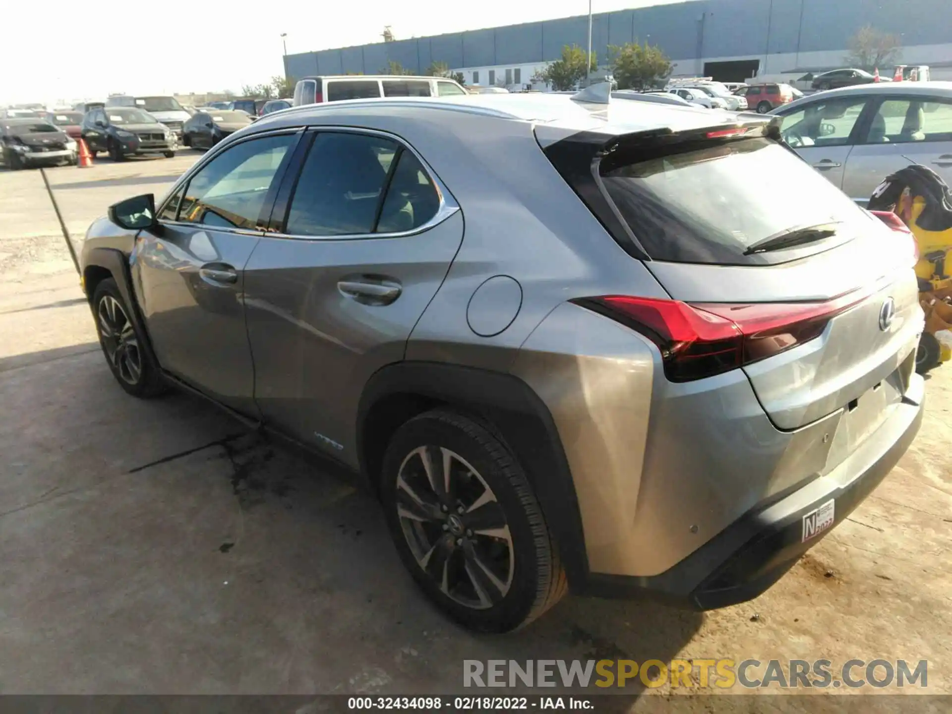 3 Фотография поврежденного автомобиля JTHP9JBH9L2020509 LEXUS UX 2020