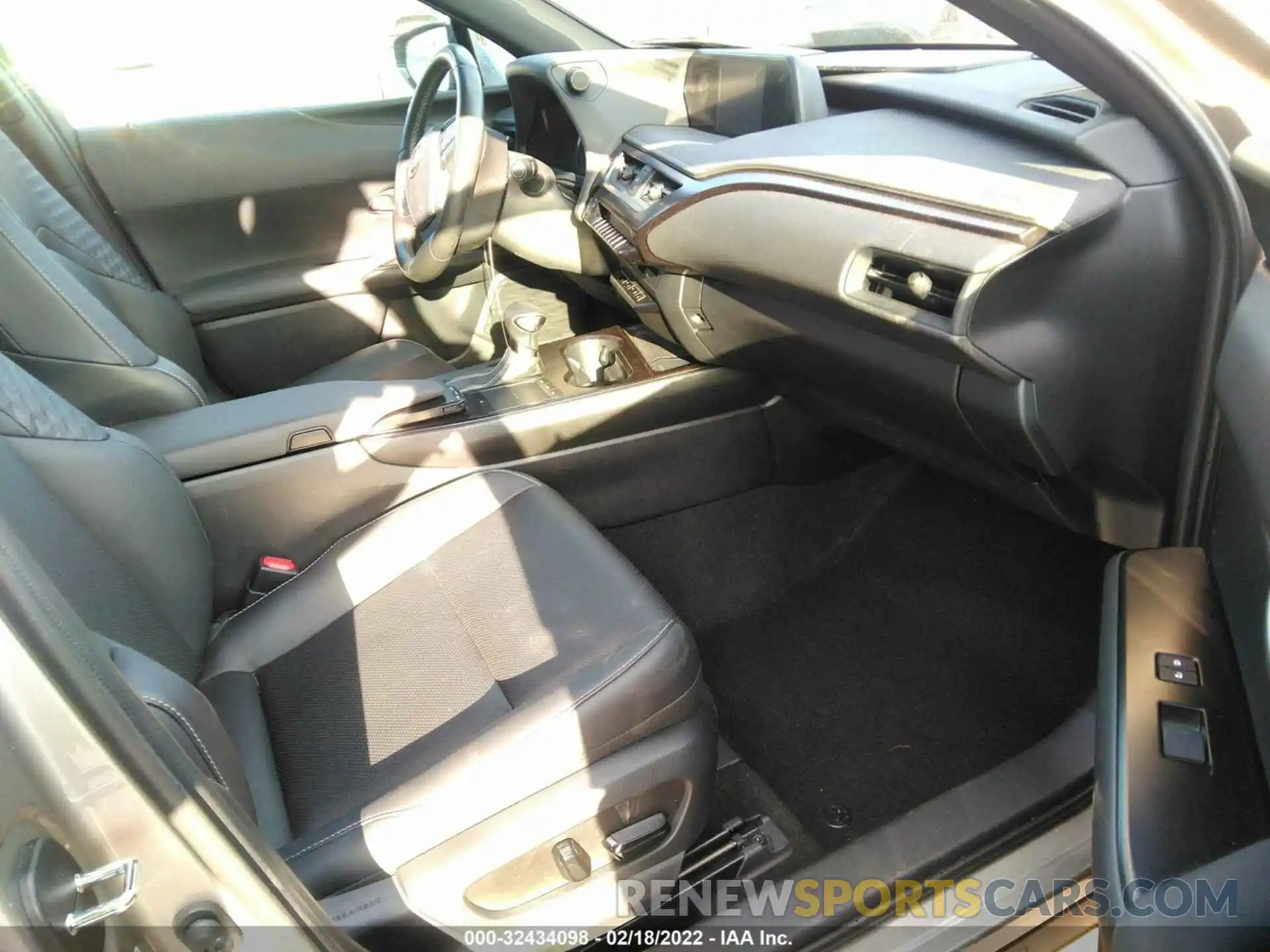 5 Photograph of a damaged car JTHP9JBH9L2020509 LEXUS UX 2020