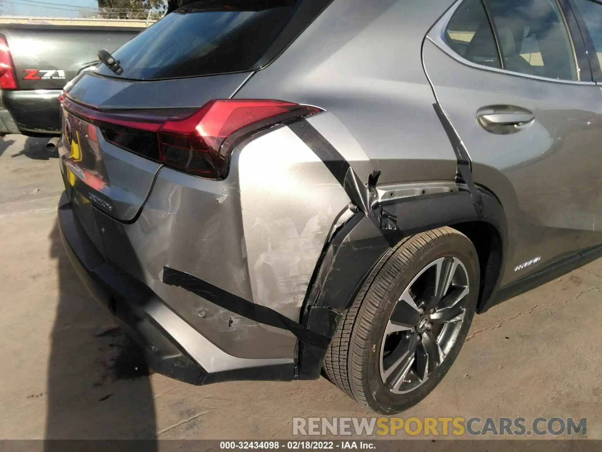 6 Photograph of a damaged car JTHP9JBH9L2020509 LEXUS UX 2020