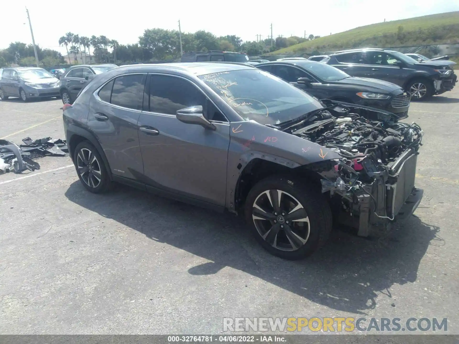 1 Photograph of a damaged car JTHP9JBH9L2026682 LEXUS UX 2020