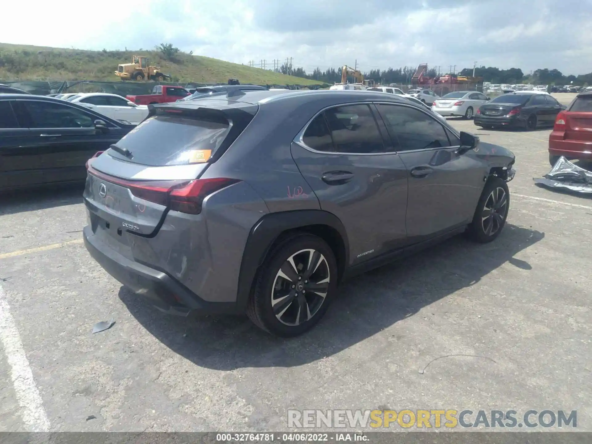 4 Фотография поврежденного автомобиля JTHP9JBH9L2026682 LEXUS UX 2020