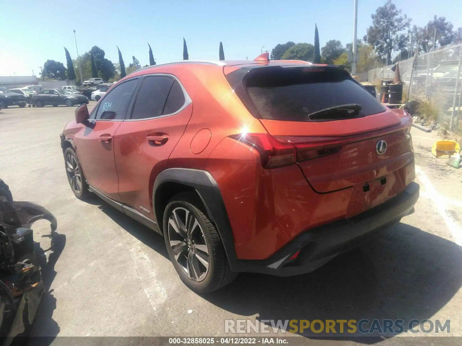 3 Фотография поврежденного автомобиля JTHP9JBHXL2022611 LEXUS UX 2020