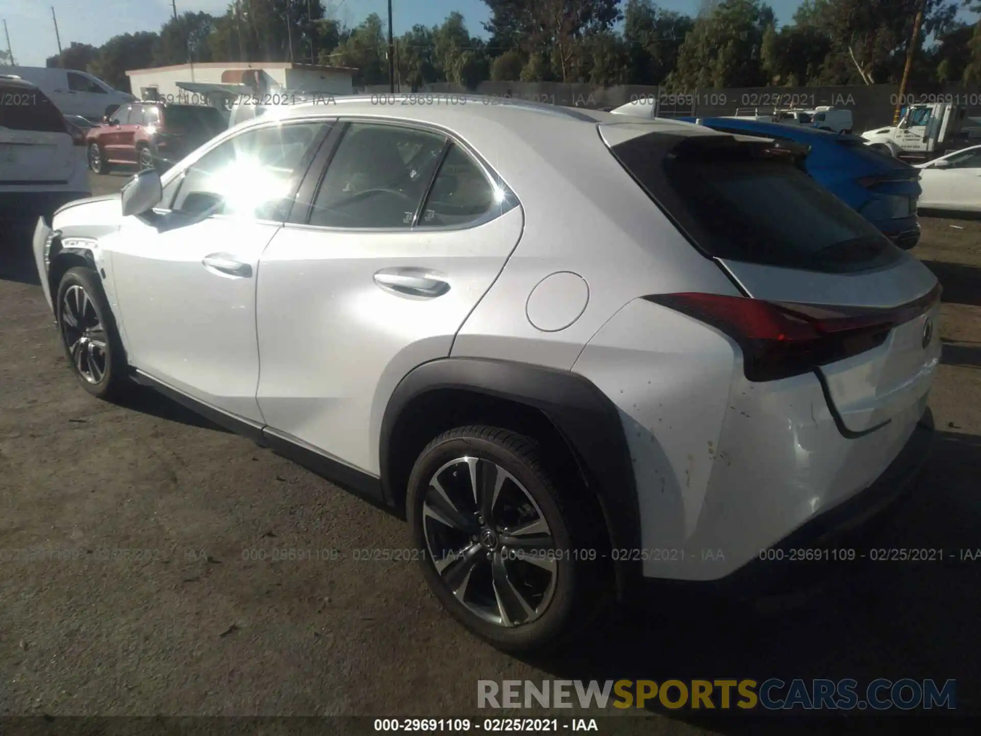 3 Фотография поврежденного автомобиля JTHX3JBH0L2031576 LEXUS UX 2020