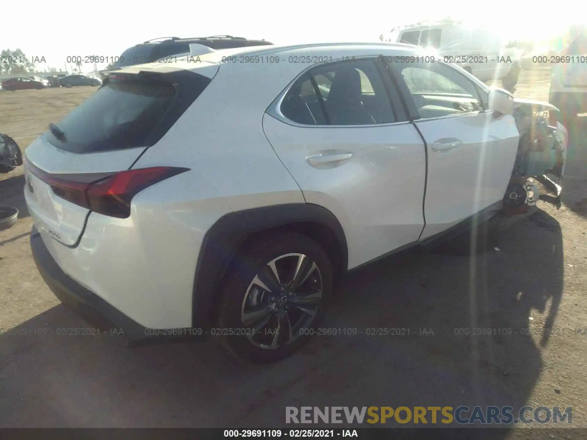 4 Фотография поврежденного автомобиля JTHX3JBH0L2031576 LEXUS UX 2020