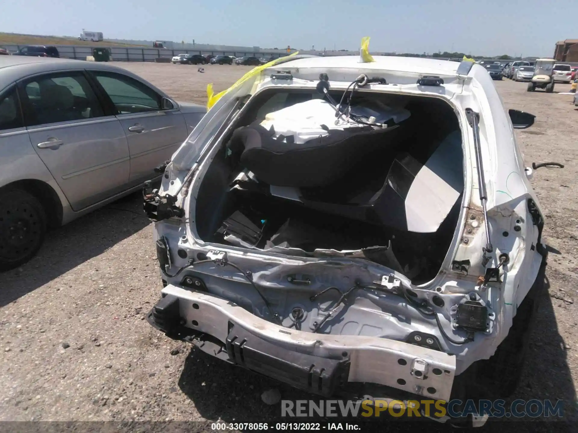 6 Photograph of a damaged car JTHX3JBH1L2022174 LEXUS UX 2020