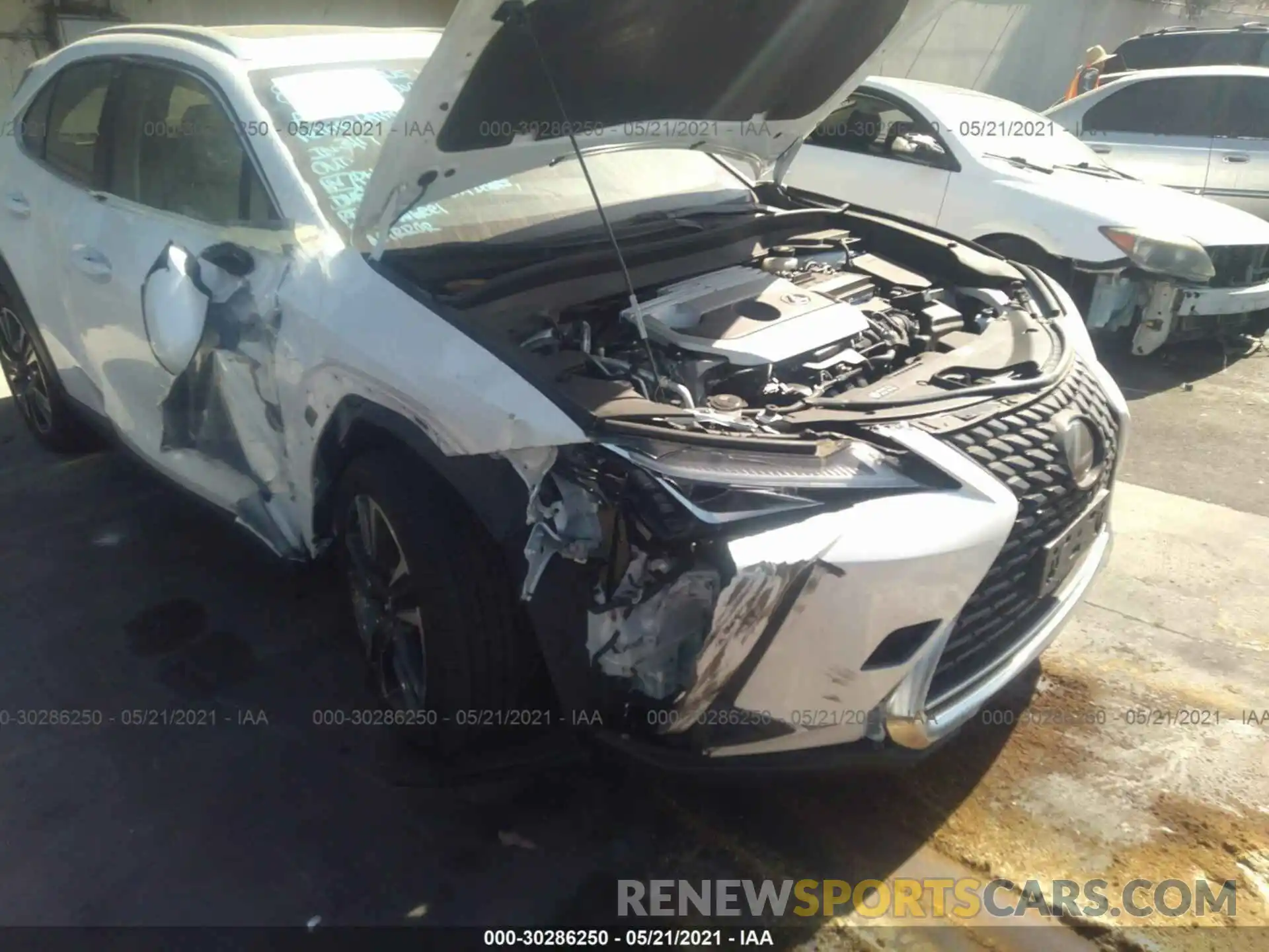 11 Фотография поврежденного автомобиля JTHX3JBHXL2025543 LEXUS UX 2020