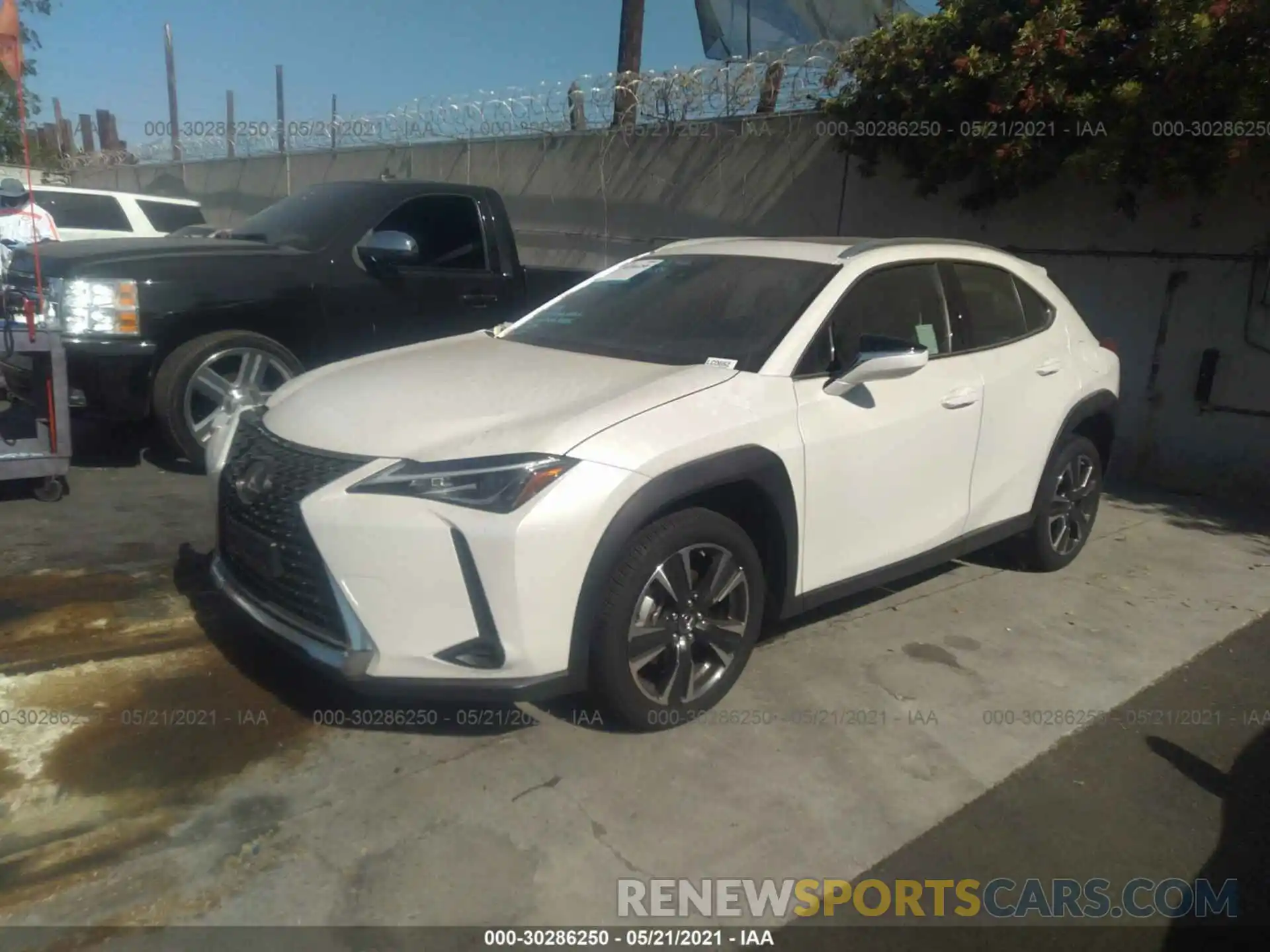 2 Фотография поврежденного автомобиля JTHX3JBHXL2025543 LEXUS UX 2020