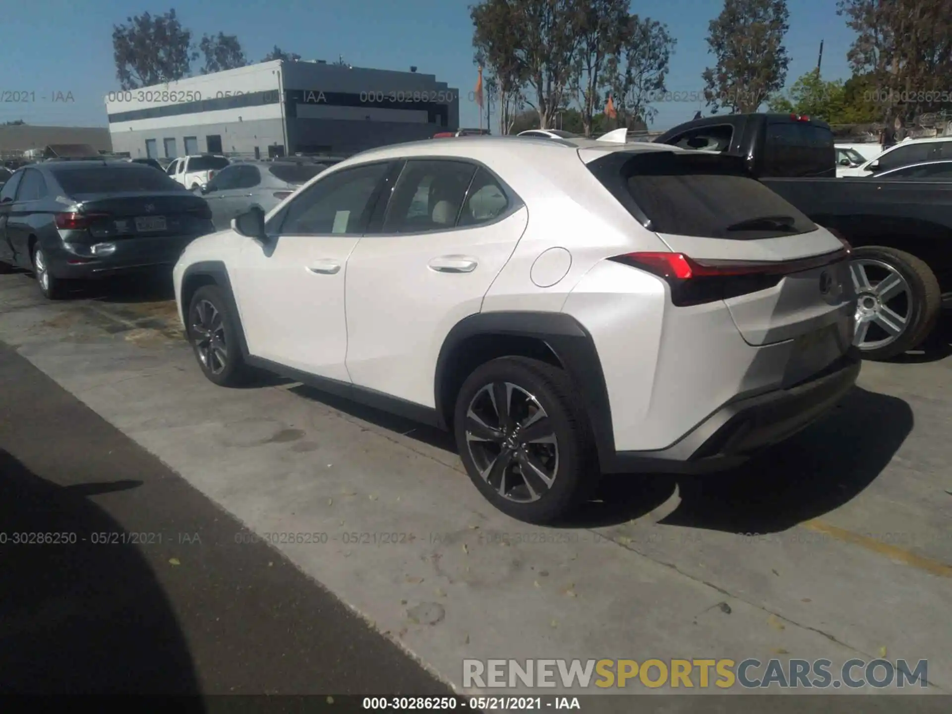 3 Фотография поврежденного автомобиля JTHX3JBHXL2025543 LEXUS UX 2020