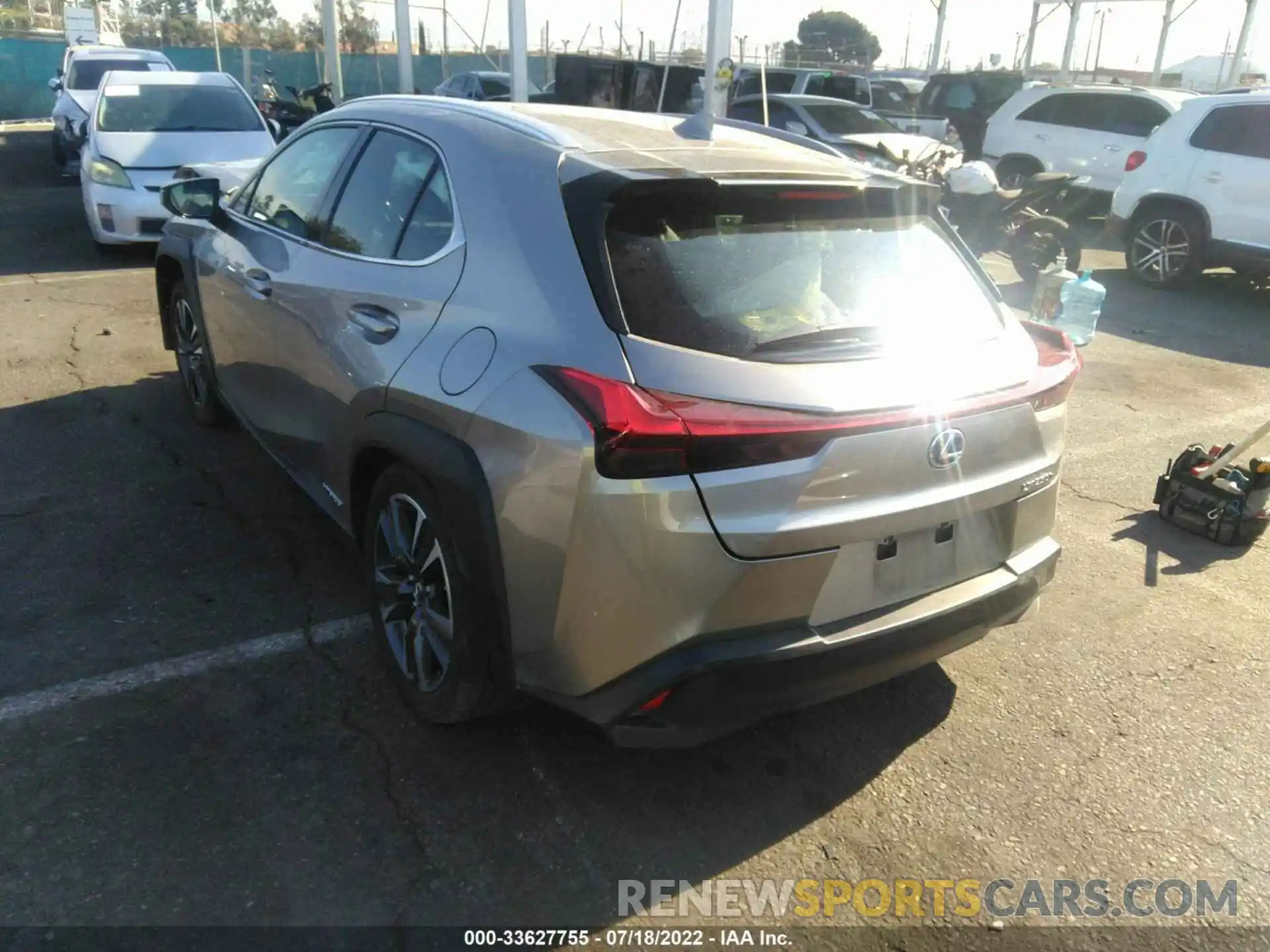 3 Фотография поврежденного автомобиля JTHX9JBH3L2033319 LEXUS UX 2020