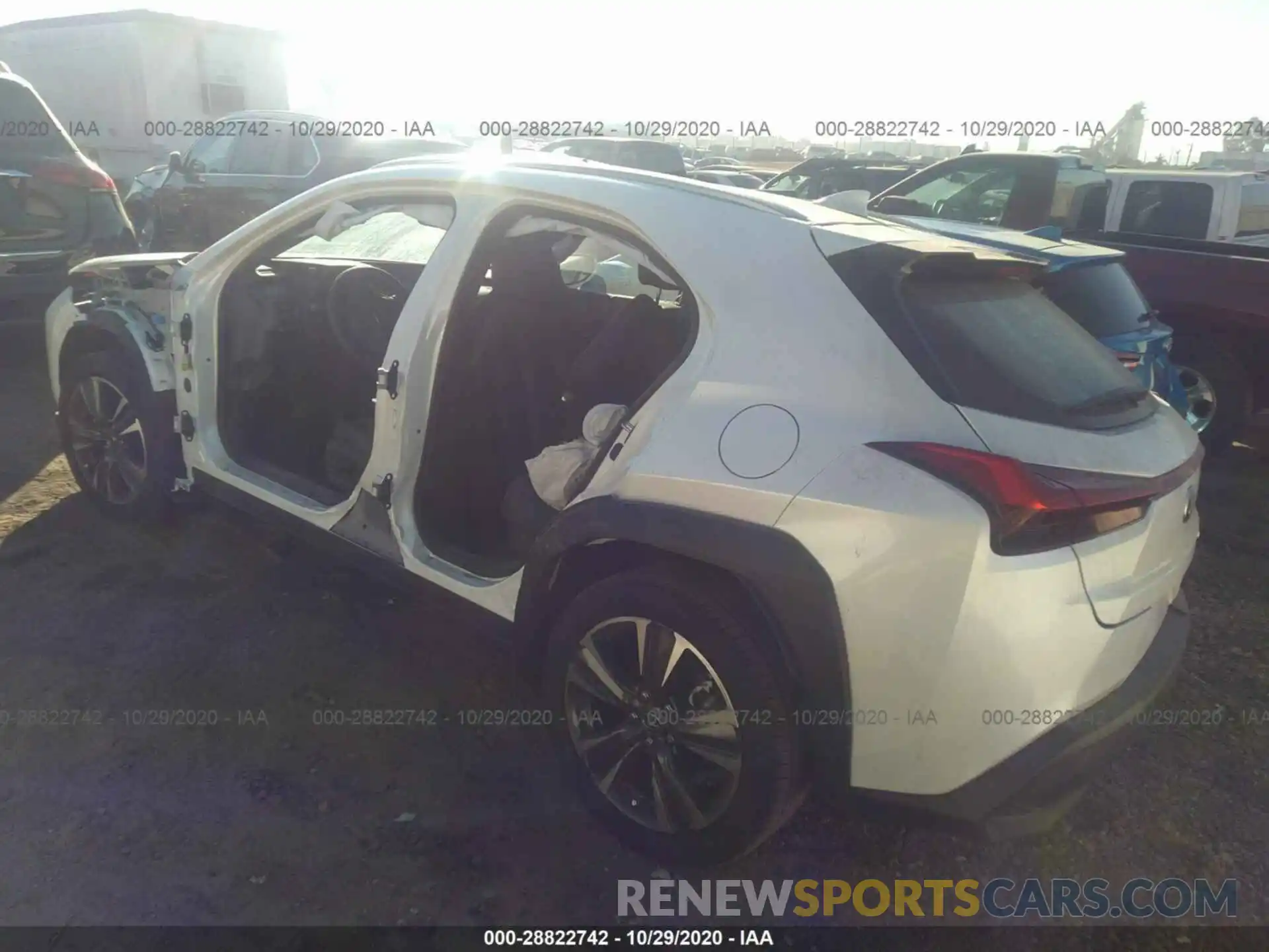 3 Фотография поврежденного автомобиля JTHX9JBH4L2030235 LEXUS UX 2020