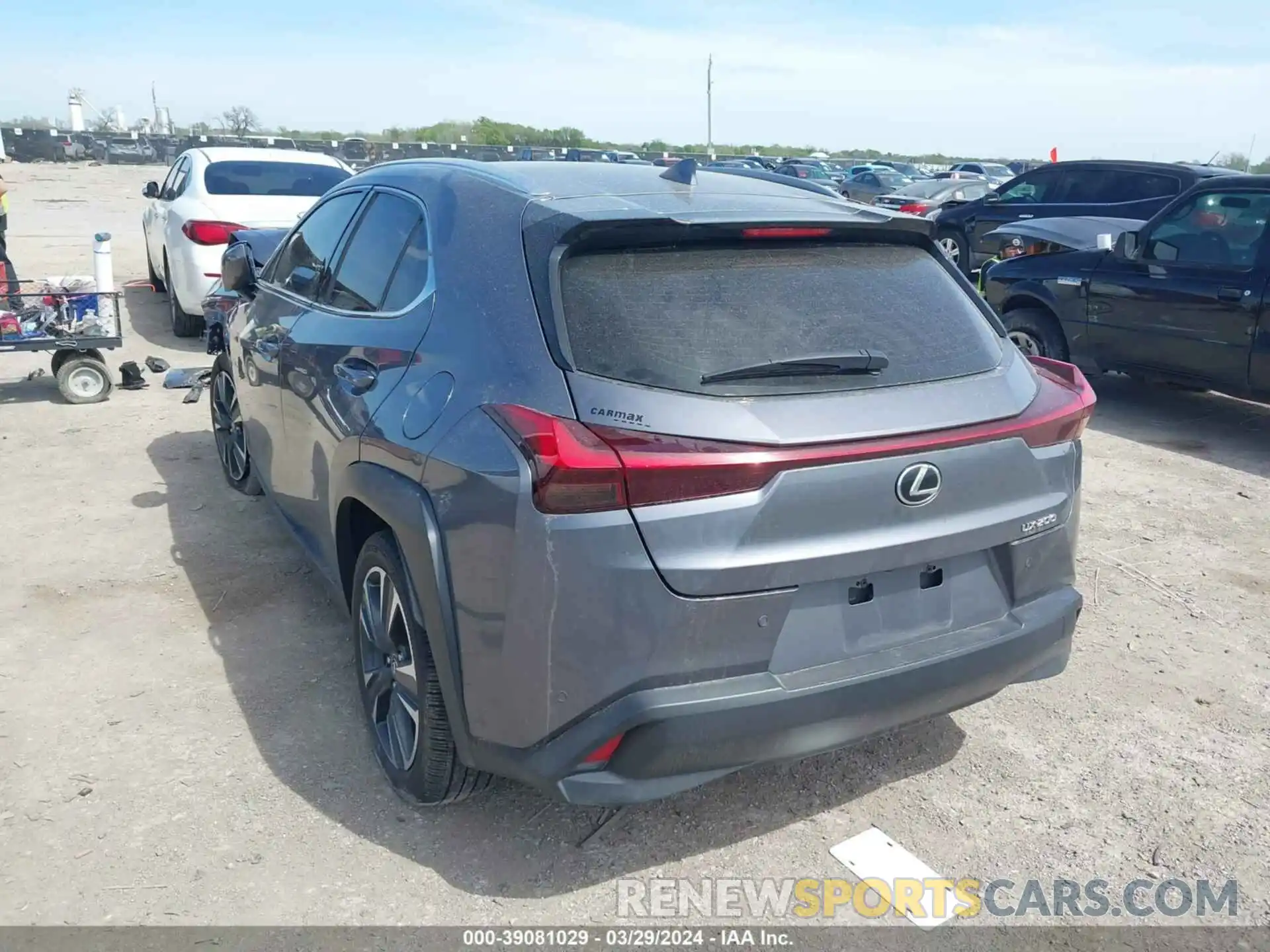 3 Фотография поврежденного автомобиля JTHX3JBH3M2036322 LEXUS UX 2021