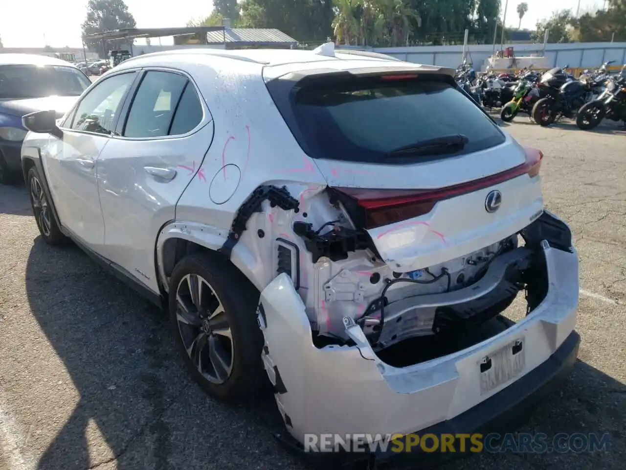 3 Фотография поврежденного автомобиля JTHU9JBH0K2013000 LEXUS UX 250H 2019