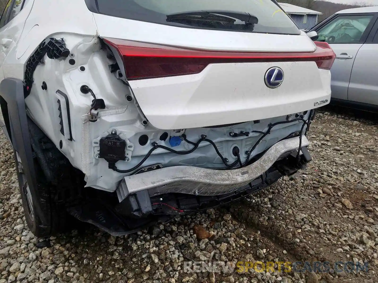 9 Фотография поврежденного автомобиля JTHU9JBH3K2011791 LEXUS UX 250H 2019