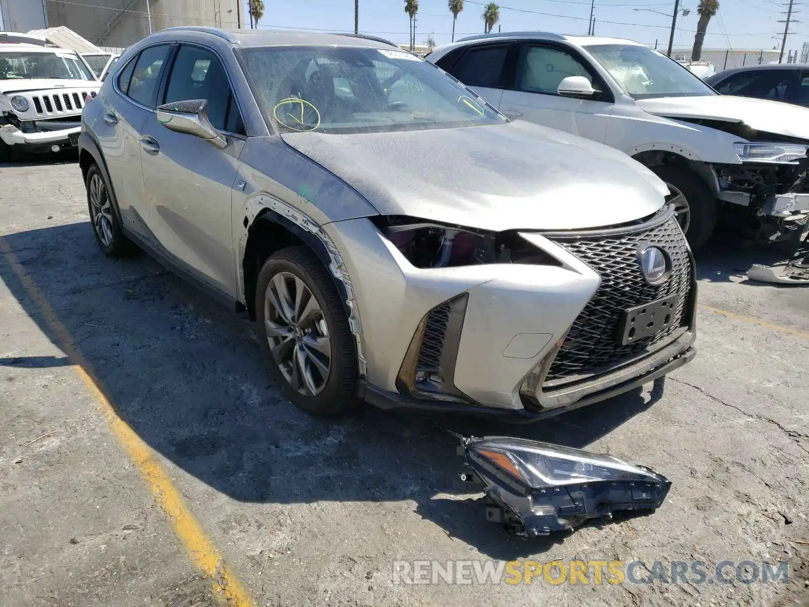 1 Фотография поврежденного автомобиля JTHU9JBH3K2016909 LEXUS UX 250H 2019