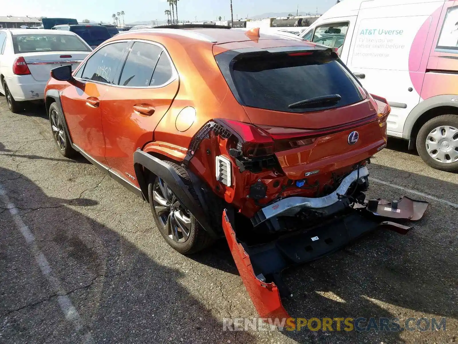 3 Фотография поврежденного автомобиля JTHU9JBH5K2001179 LEXUS UX 250H 2019