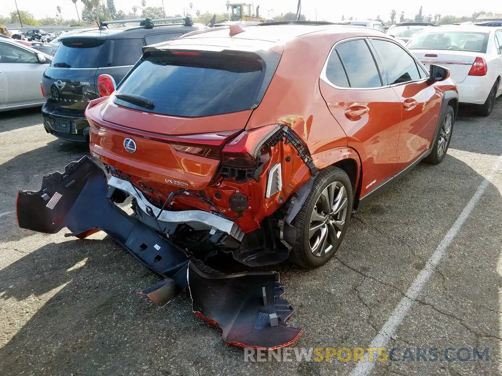 4 Фотография поврежденного автомобиля JTHU9JBH5K2001179 LEXUS UX 250H 2019