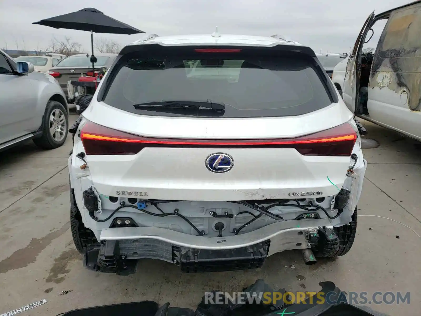 9 Photograph of a damaged car JTHU9JBH5K2010061 LEXUS UX 250H 2019