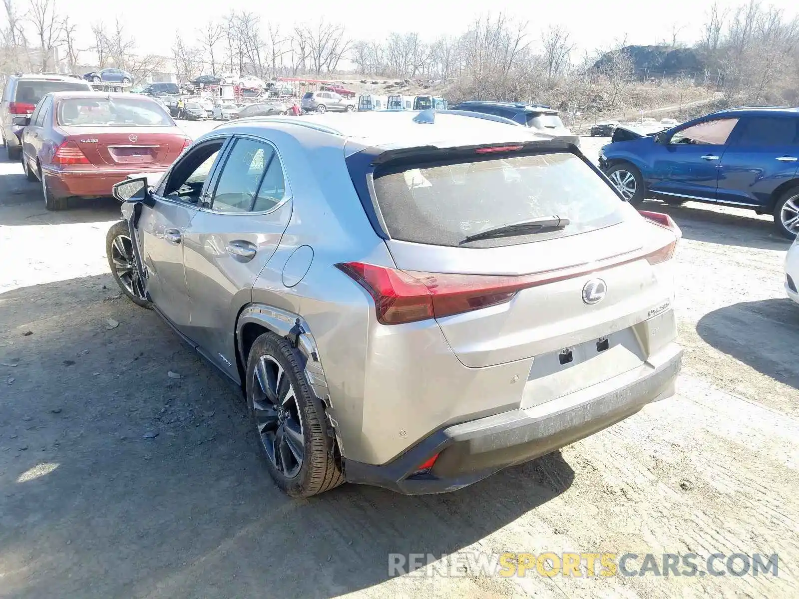 3 Фотография поврежденного автомобиля JTHU9JBH5K2010576 LEXUS UX 250H 2019