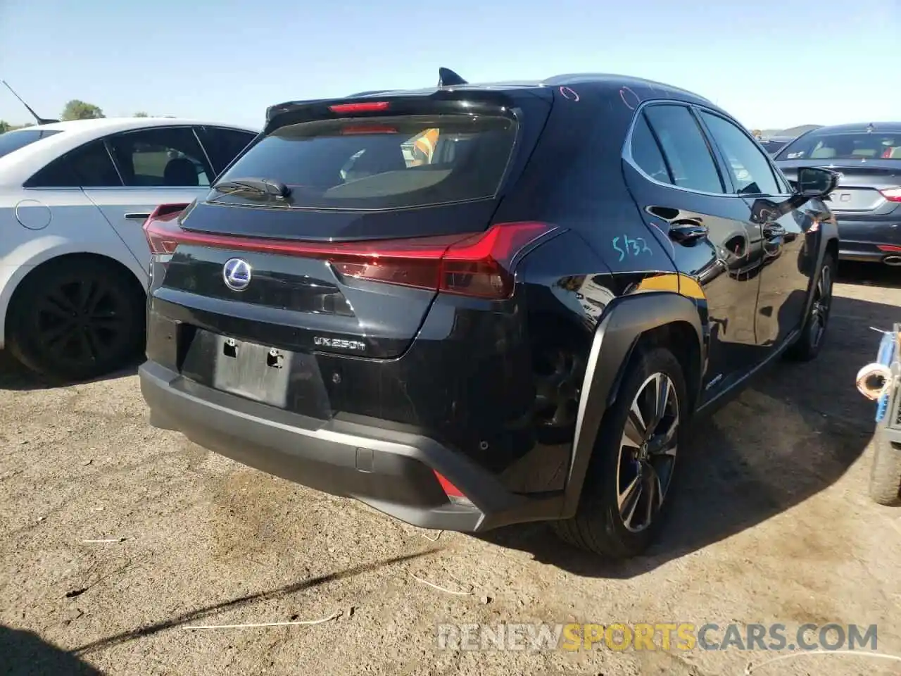 4 Фотография поврежденного автомобиля JTHU9JBH6K2002292 LEXUS UX 250H 2019