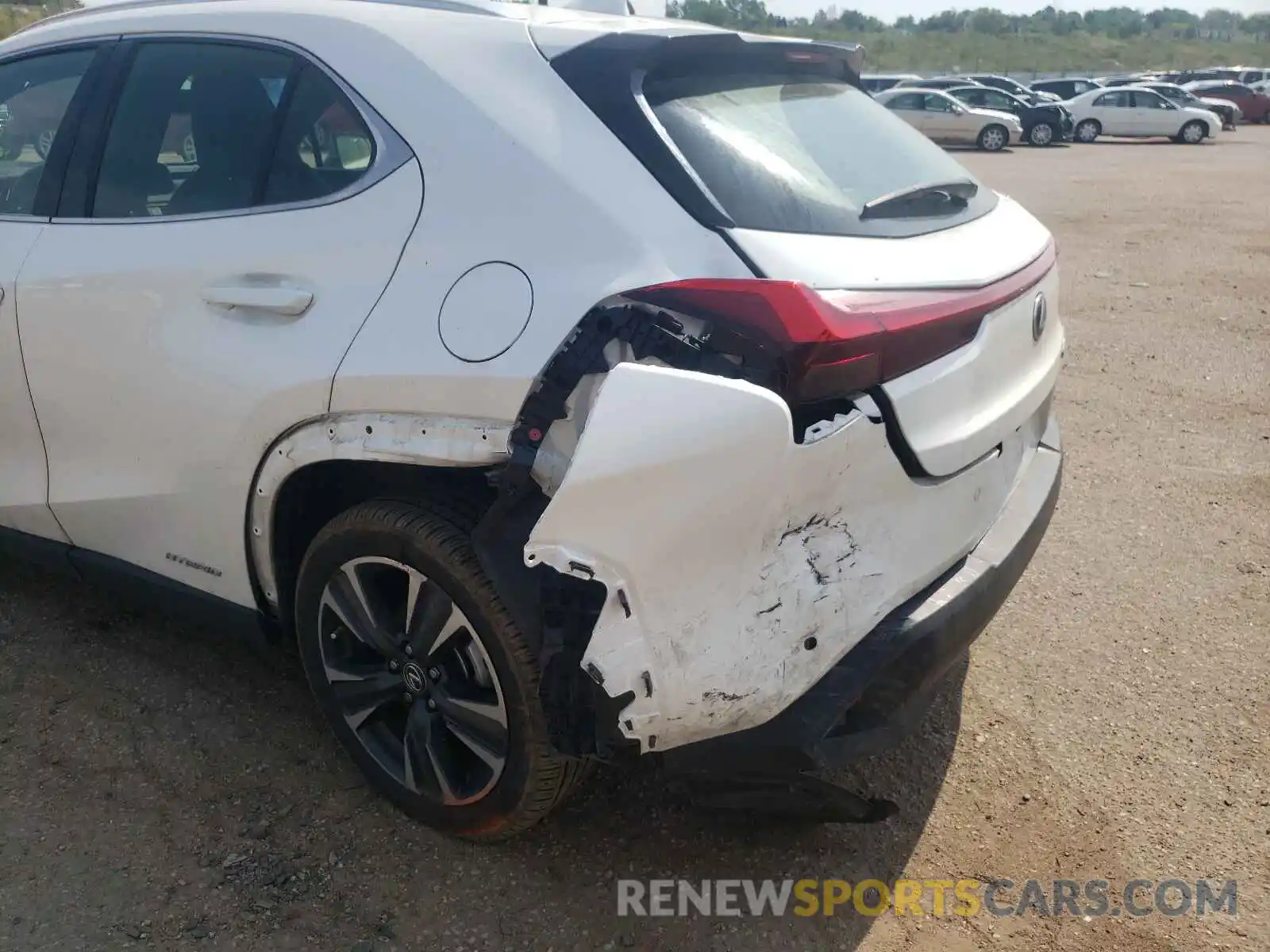 9 Photograph of a damaged car JTHU9JBH7K2009607 LEXUS UX 250H 2019