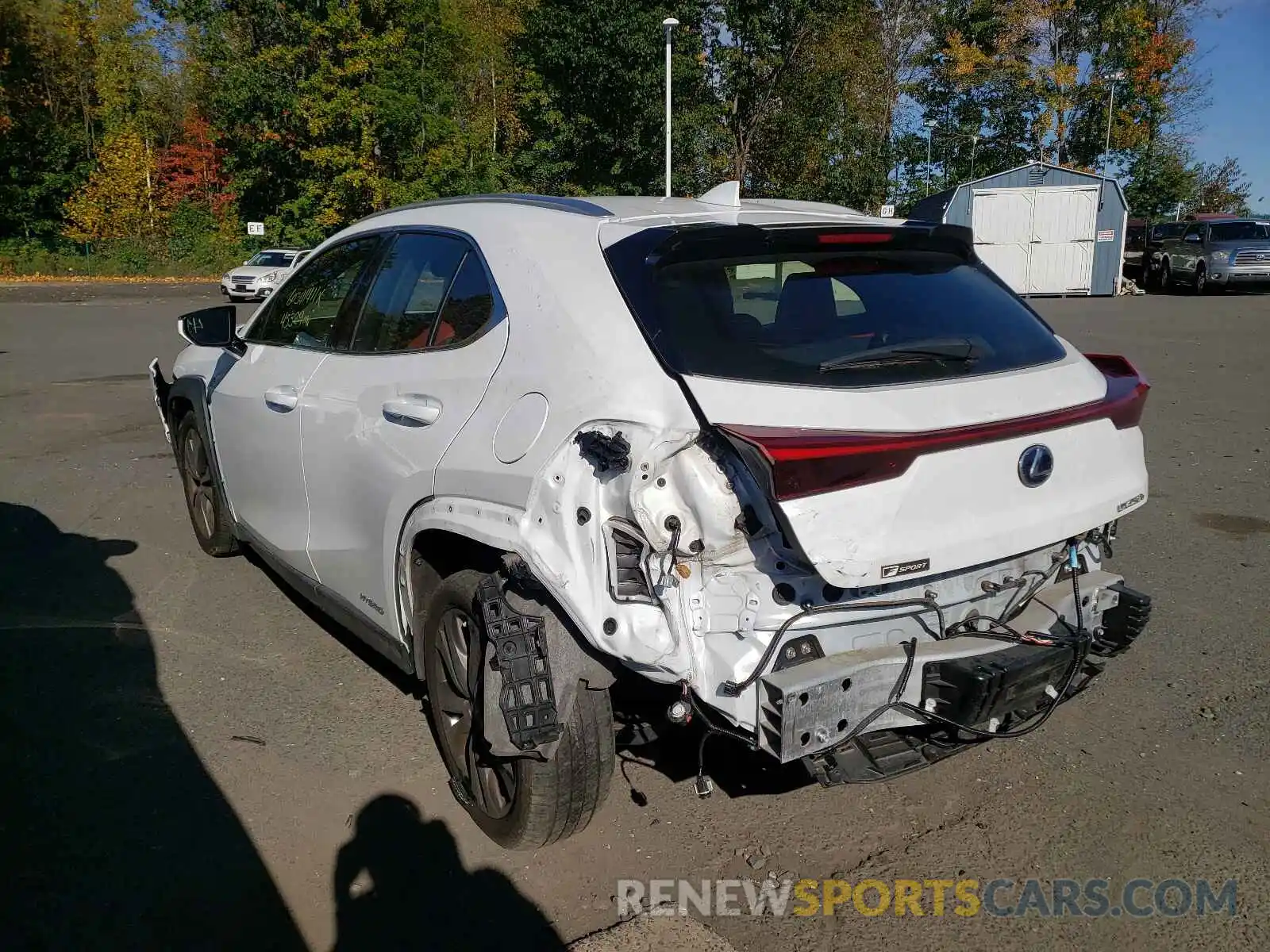 3 Фотография поврежденного автомобиля JTHU9JBH9K2004439 LEXUS UX 250H 2019