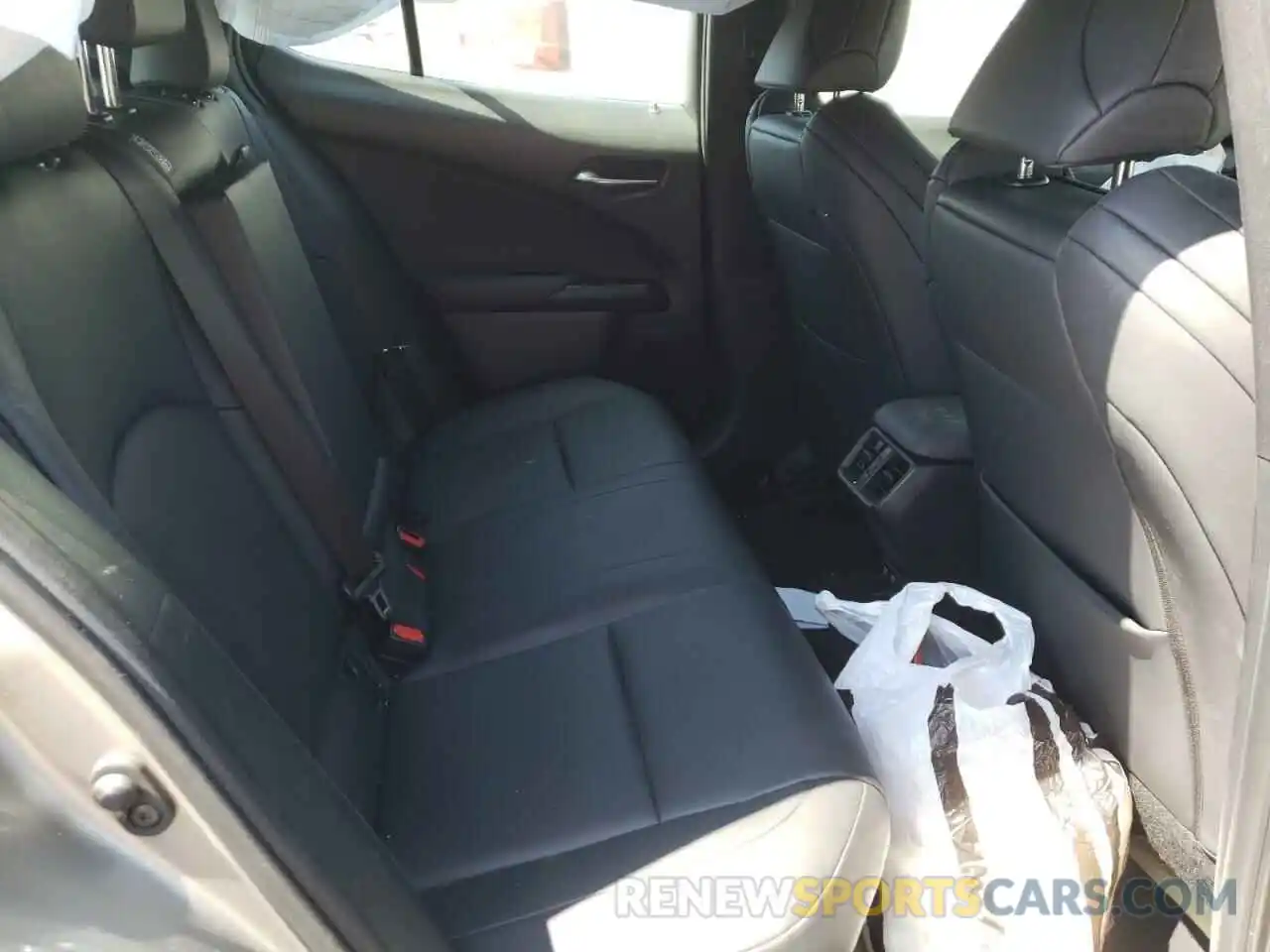 6 Фотография поврежденного автомобиля JTHE9JBH1L2036436 LEXUS UX 250H 2020