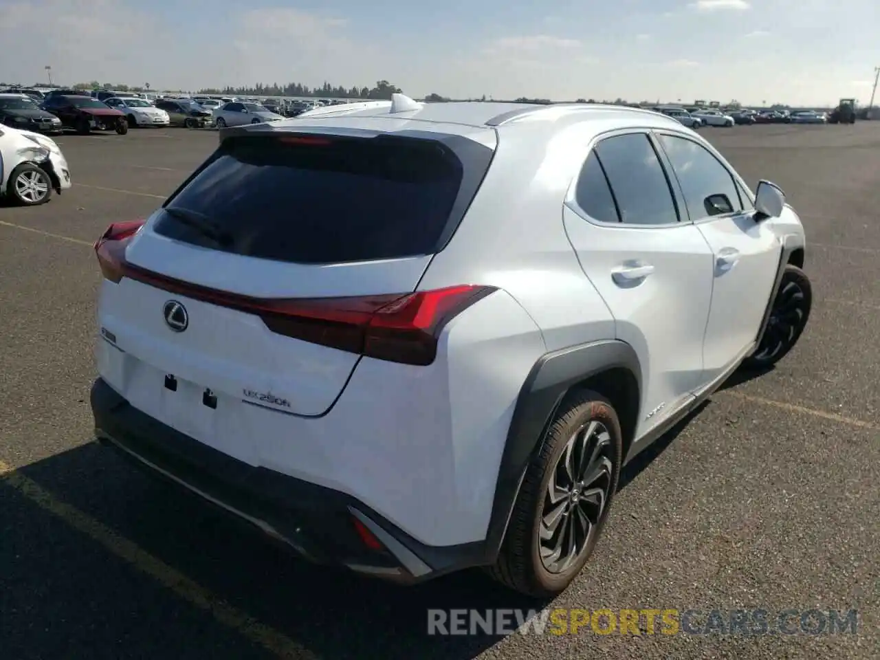 4 Фотография поврежденного автомобиля JTHE9JBH8L2036000 LEXUS UX 250H 2020