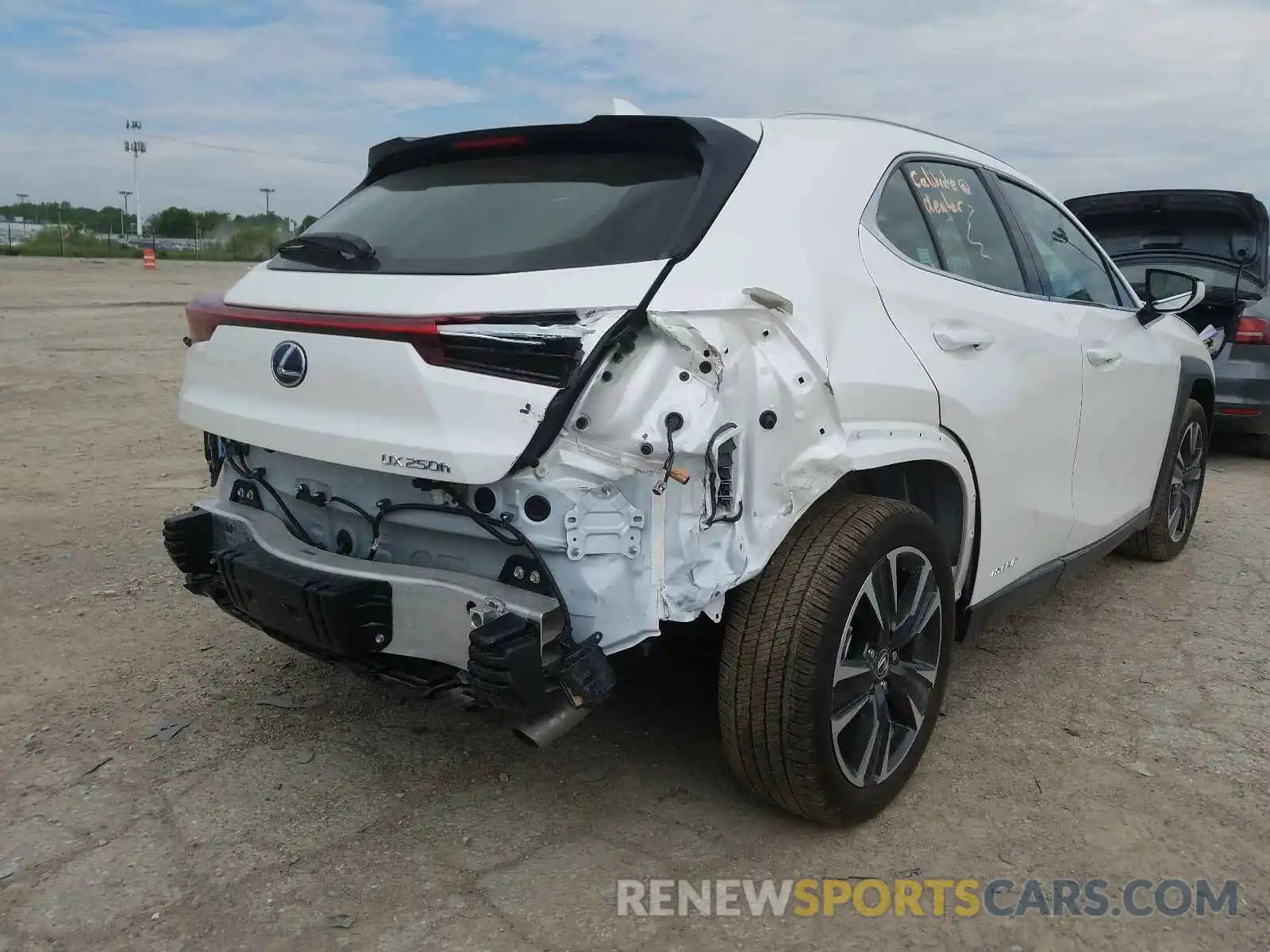 4 Фотография поврежденного автомобиля JTHP9JBH2L2022392 LEXUS UX 250H 2020