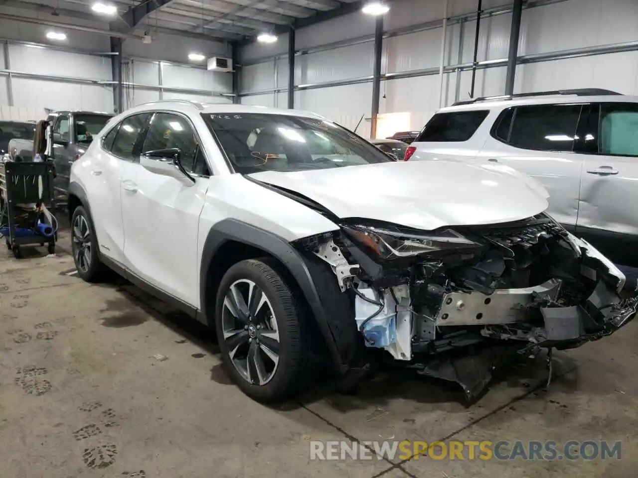 1 Фотография поврежденного автомобиля JTHP9JBH2L2032288 LEXUS UX 250H 2020