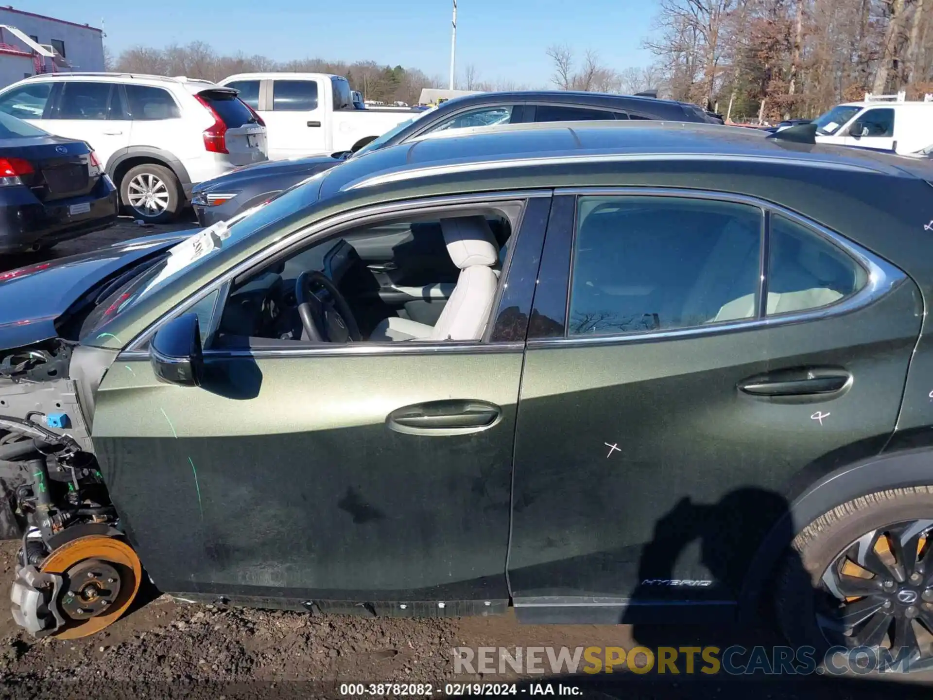 14 Photograph of a damaged car JTHP9JBH3L2023292 LEXUS UX 250H 2020