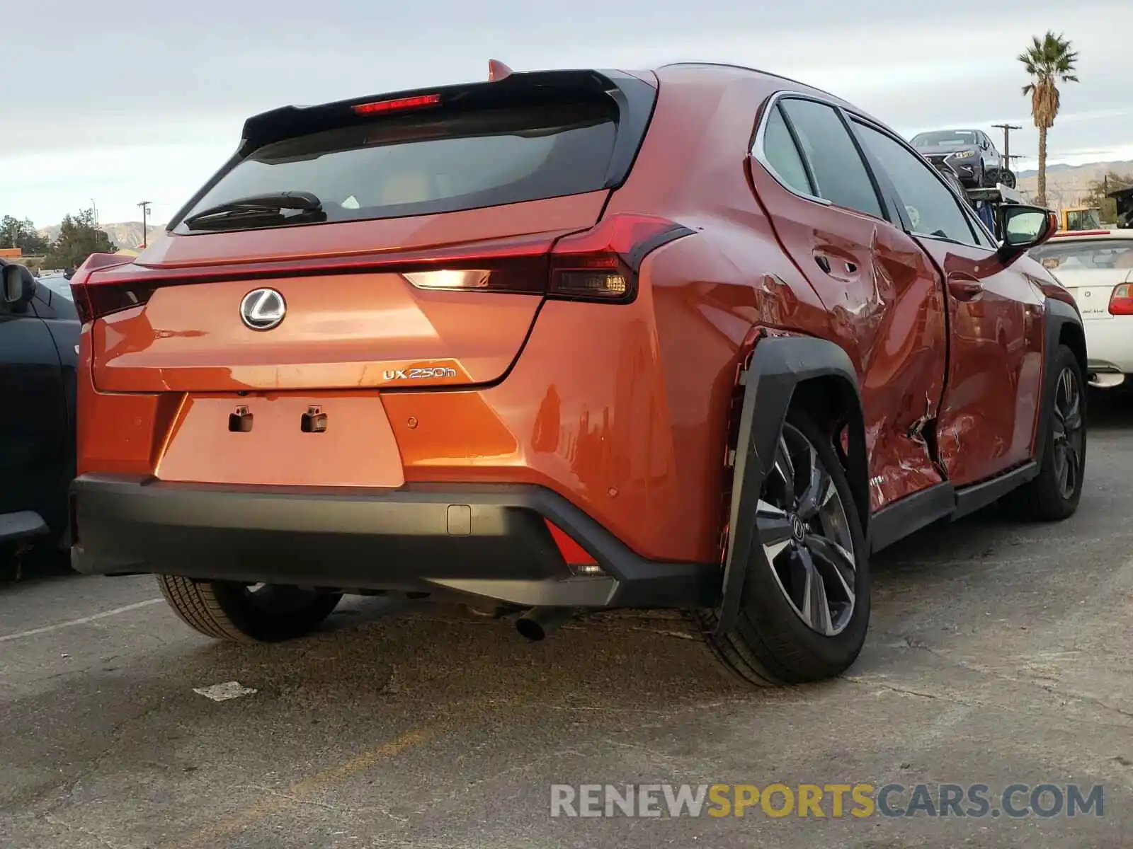 4 Фотография поврежденного автомобиля JTHP9JBH3L2027388 LEXUS UX 250H 2020