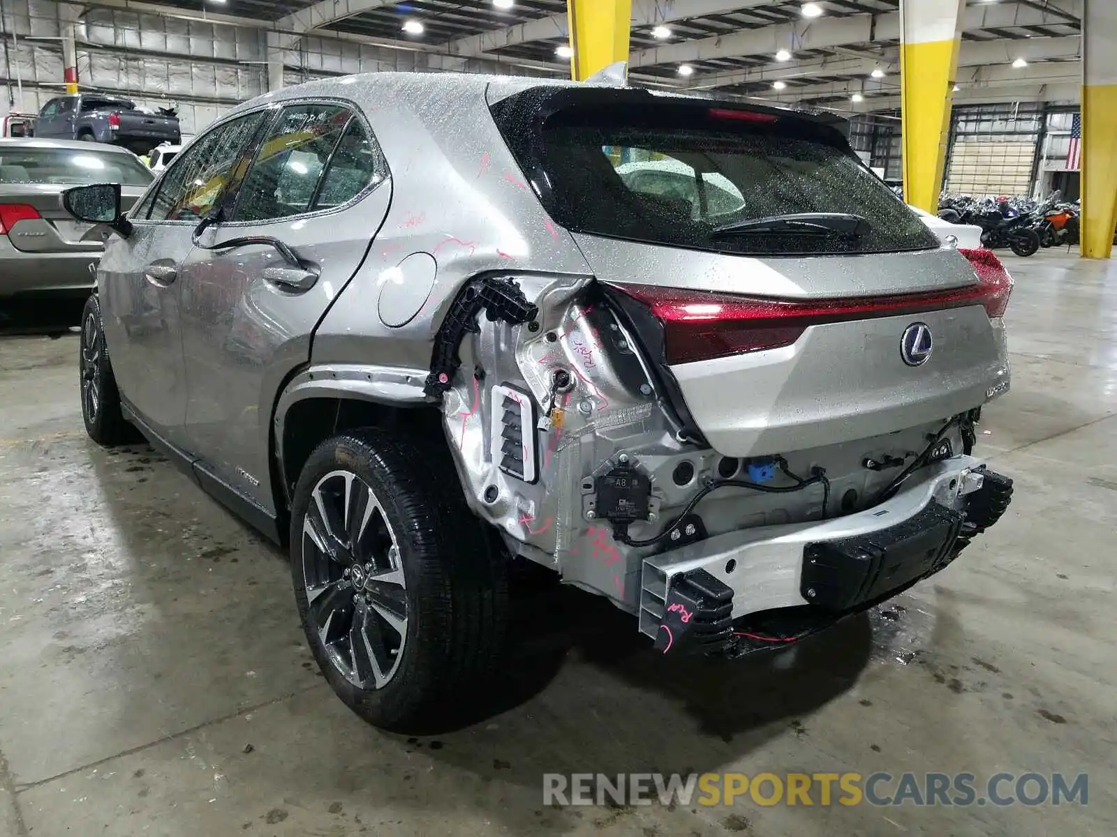 3 Фотография поврежденного автомобиля JTHP9JBH4L2031031 LEXUS UX 250H 2020