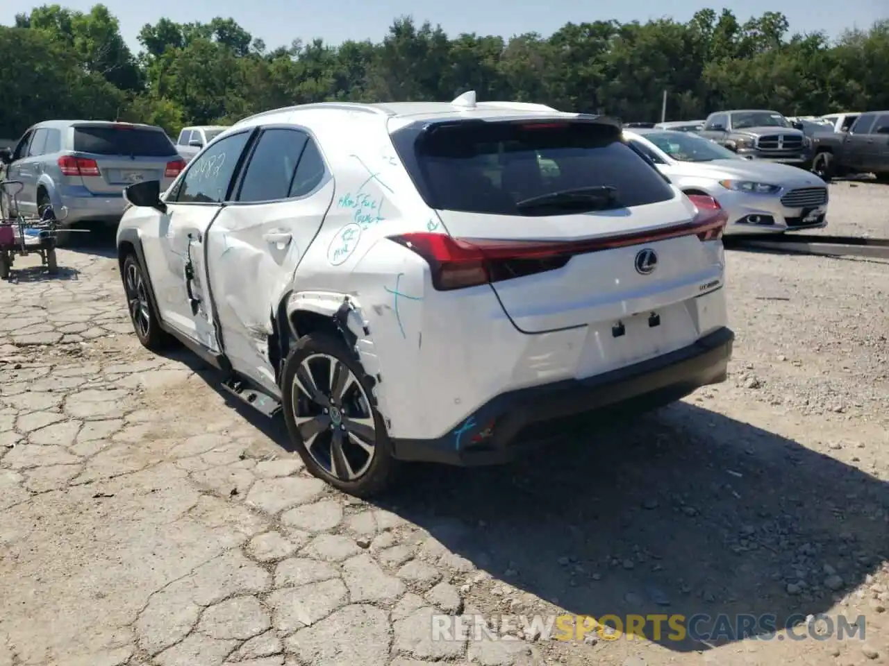 3 Фотография поврежденного автомобиля JTHP9JBH5L2034259 LEXUS UX 250H 2020