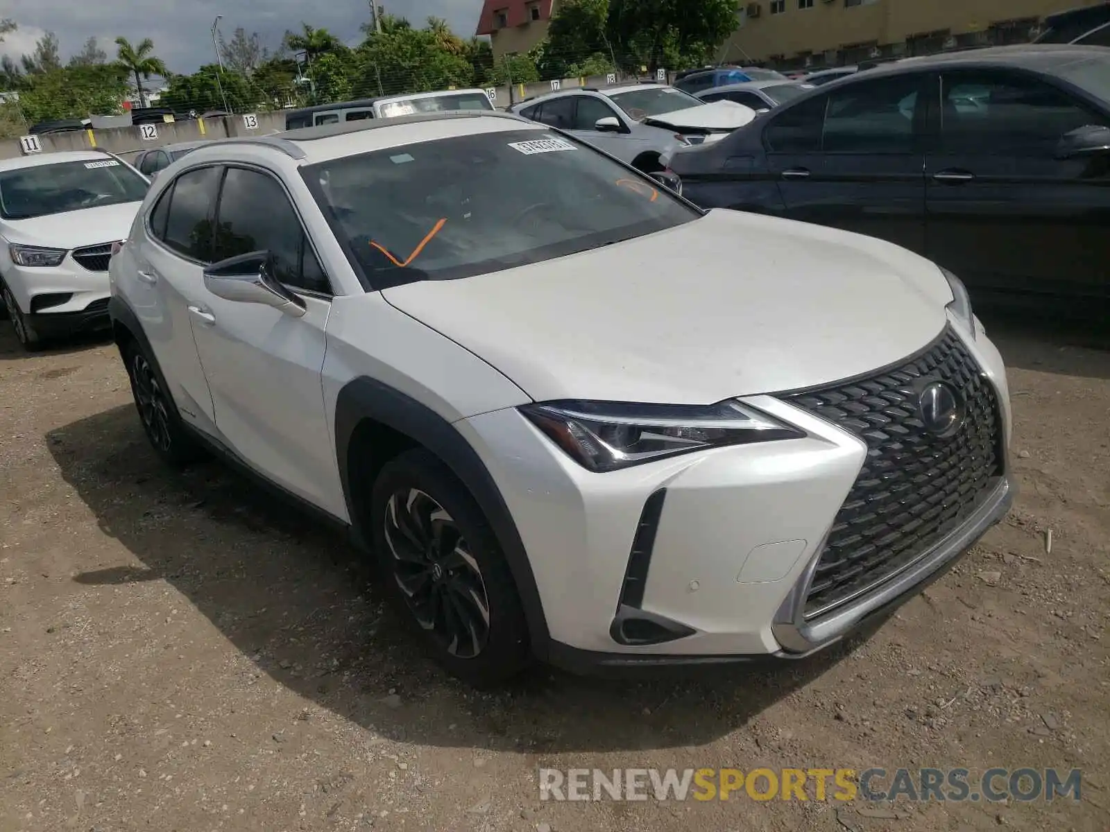 1 Фотография поврежденного автомобиля JTHP9JBH6L2033119 LEXUS UX 250H 2020