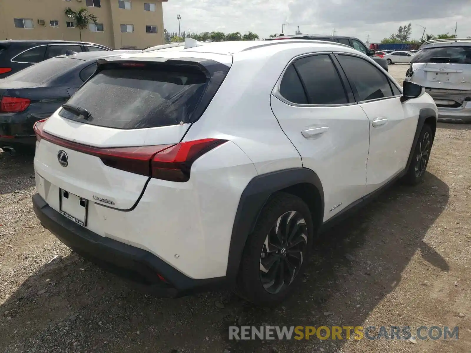 4 Фотография поврежденного автомобиля JTHP9JBH6L2033119 LEXUS UX 250H 2020