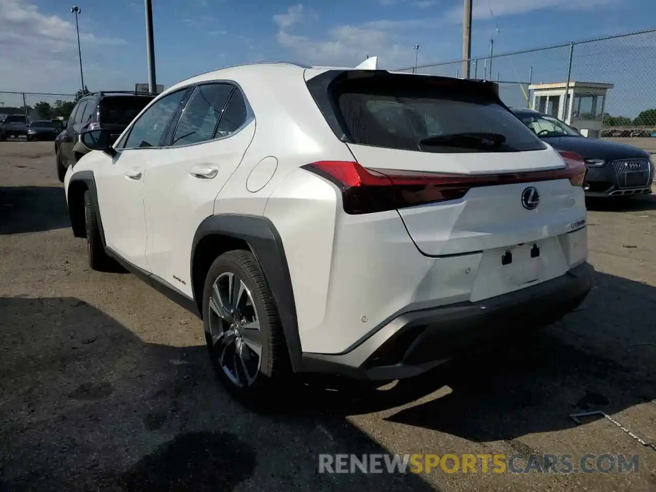 3 Фотография поврежденного автомобиля JTHP9JBH6L2035937 LEXUS UX 250H 2020