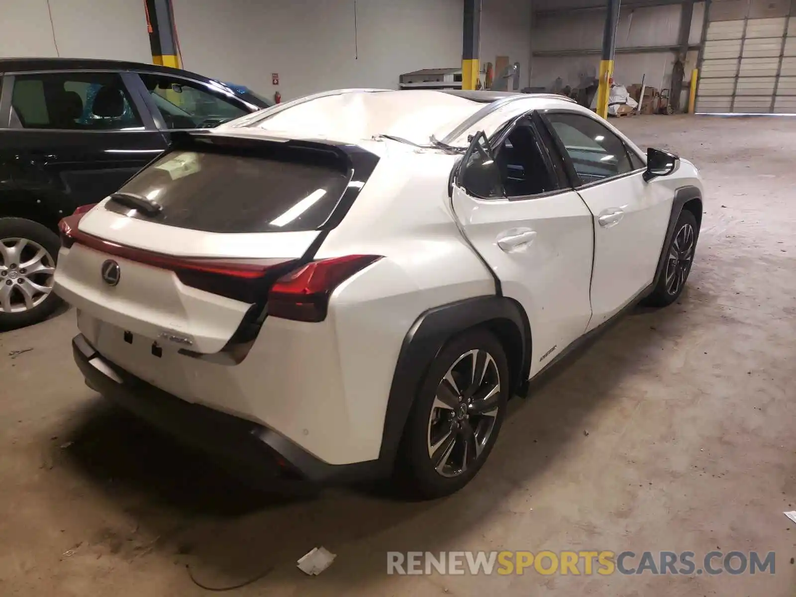 4 Фотография поврежденного автомобиля JTHP9JBH8L2030786 LEXUS UX 250H 2020