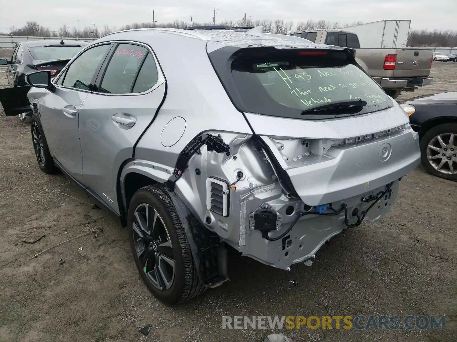 3 Фотография поврежденного автомобиля JTHP9JBHXL2021636 LEXUS UX 250H 2020