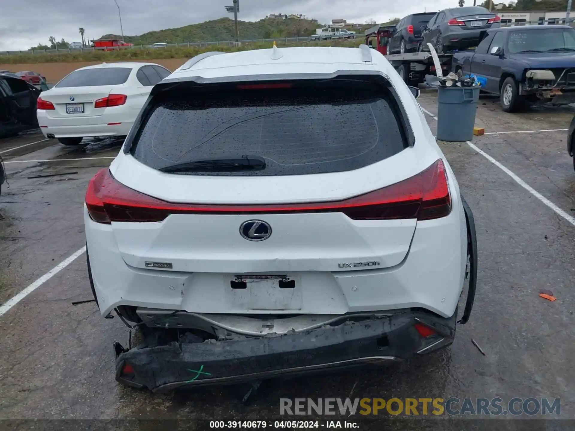 16 Photograph of a damaged car JTHR9JBH4L2025867 LEXUS UX 250H 2020