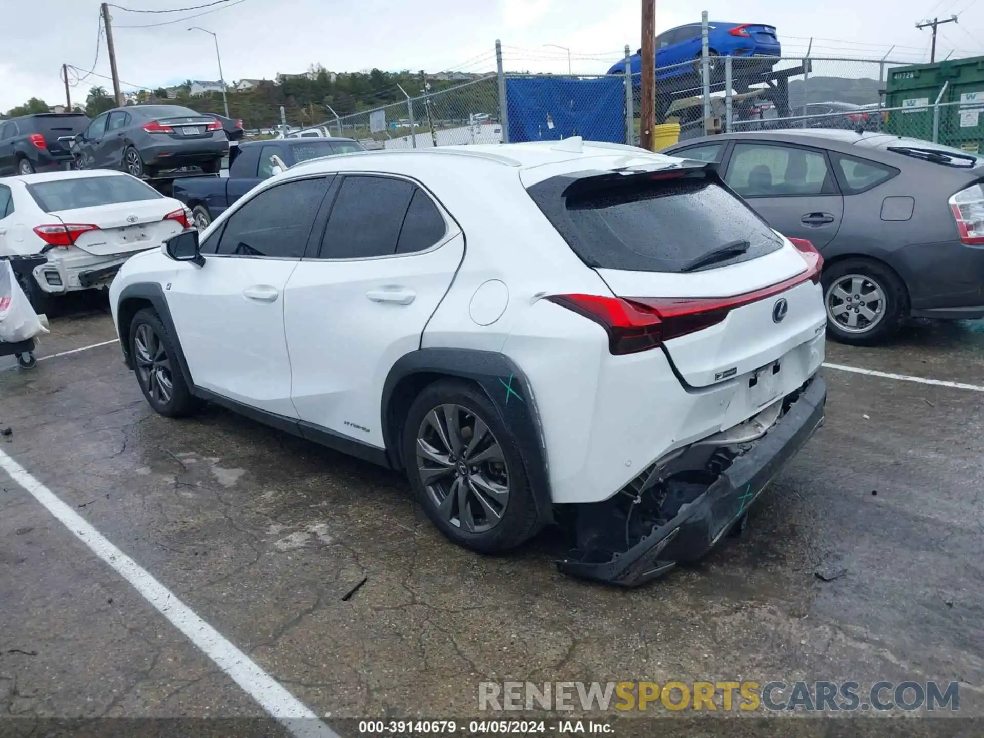 3 Фотография поврежденного автомобиля JTHR9JBH4L2025867 LEXUS UX 250H 2020