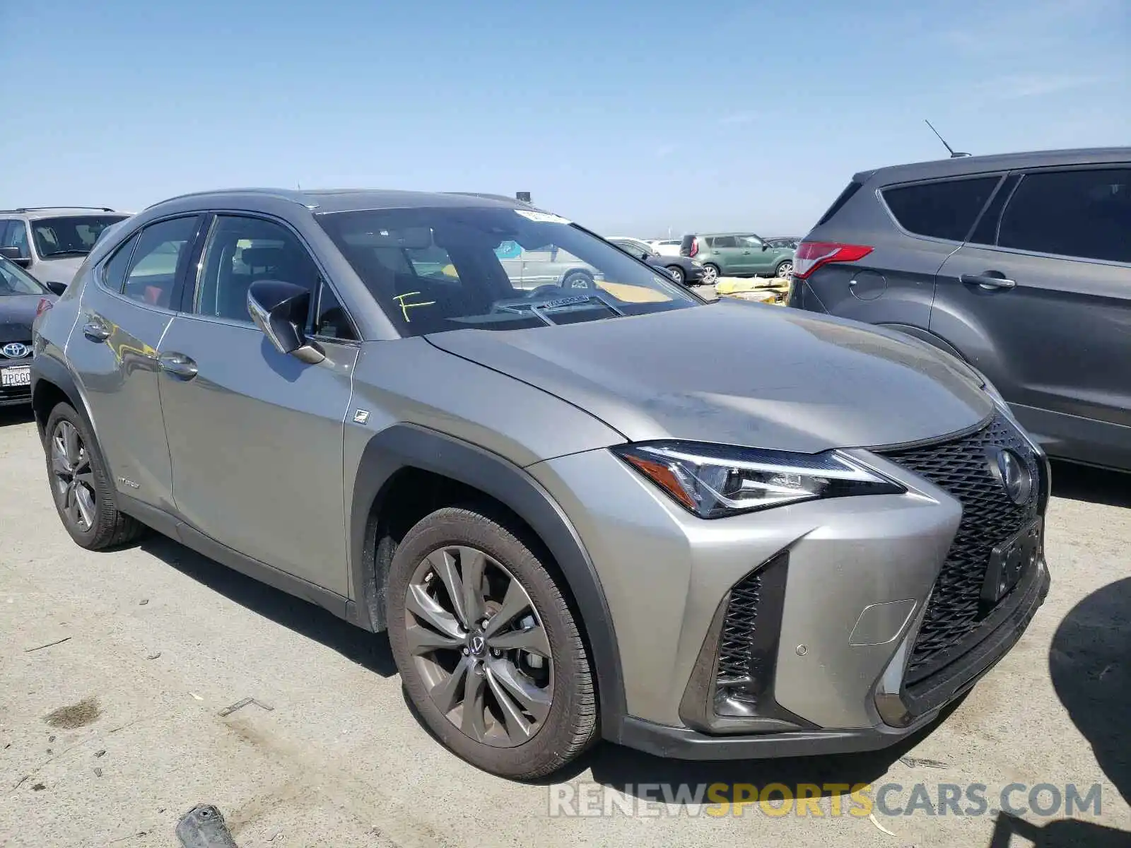 1 Фотография поврежденного автомобиля JTHR9JBH8L2027962 LEXUS UX 250H 2020