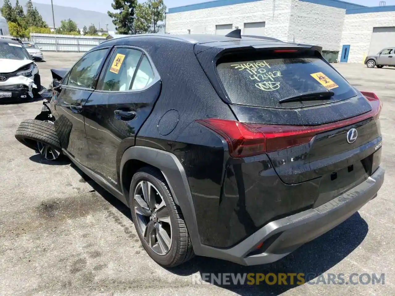 3 Фотография поврежденного автомобиля JTHX9JBH0L2025887 LEXUS UX 250H 2020