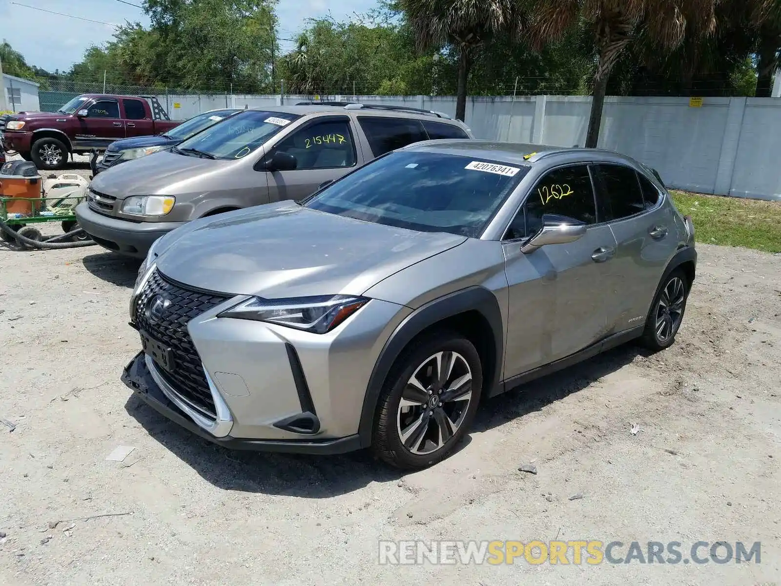 2 Фотография поврежденного автомобиля JTHX9JBH0L2032435 LEXUS UX 250H 2020